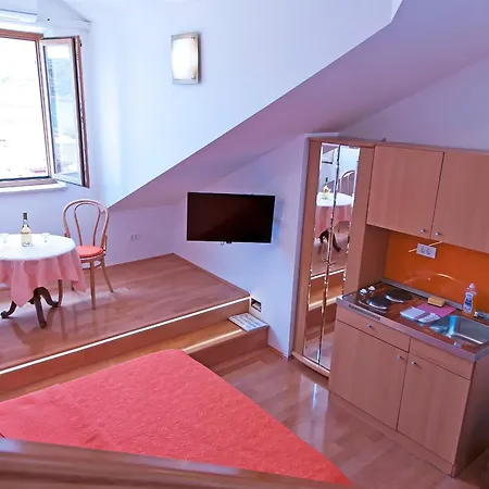 Διαμέρισμα Ana 2 *