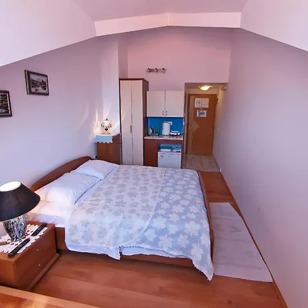 Malana Apartment *