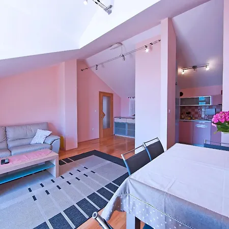 Malana Apartment *