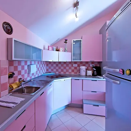 Ana 2 شقة زاتون