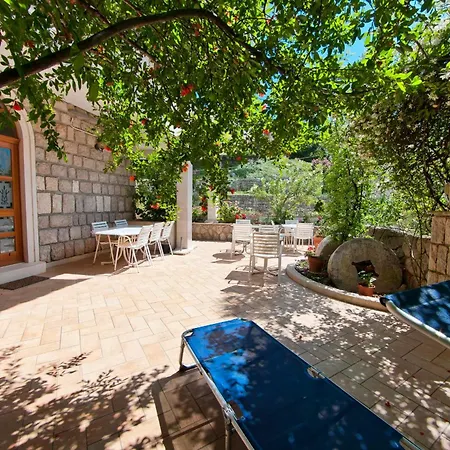 Ana 2 Apartment