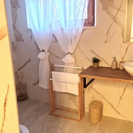 Malana Apartment *