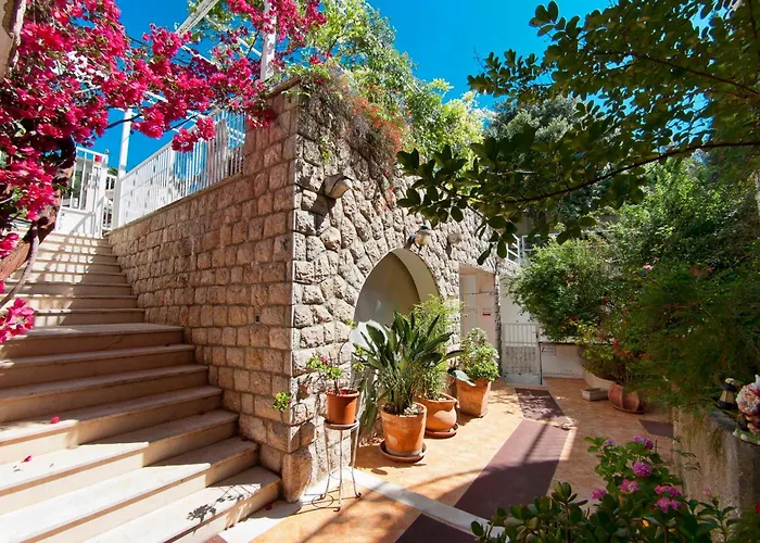 Malana 아파트 자톤